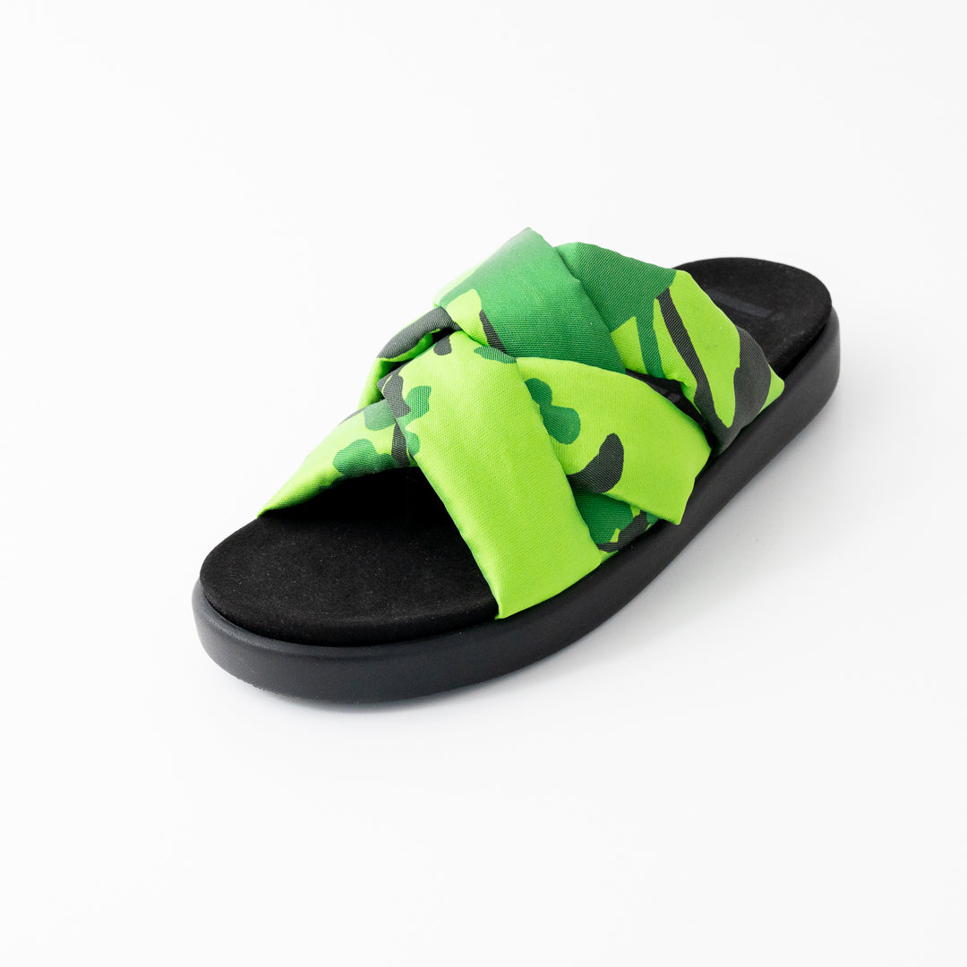 Sandale in verschiedenen Grüntönen, geeignet für orthopädische Einlagen und Hallux valgus