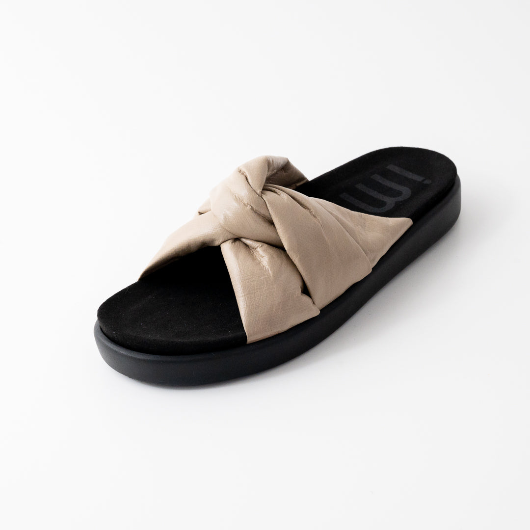 imini Amelie 1000-05 vegane, modische Pantolette mit wechselbarem Fußbett